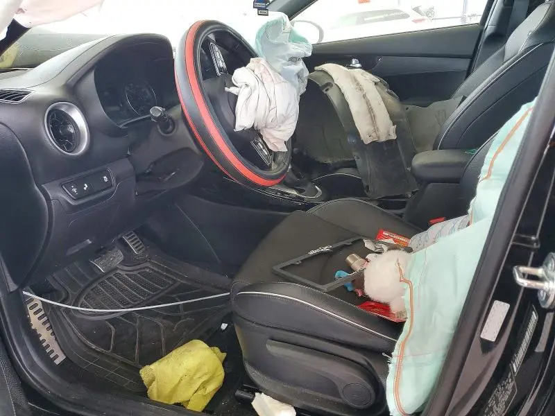 2024 KIA FORTE GT LINE  