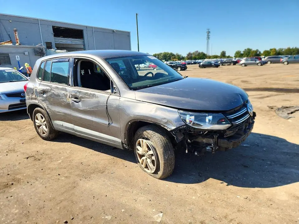 2014 VOLKSWAGEN TIGUAN S  