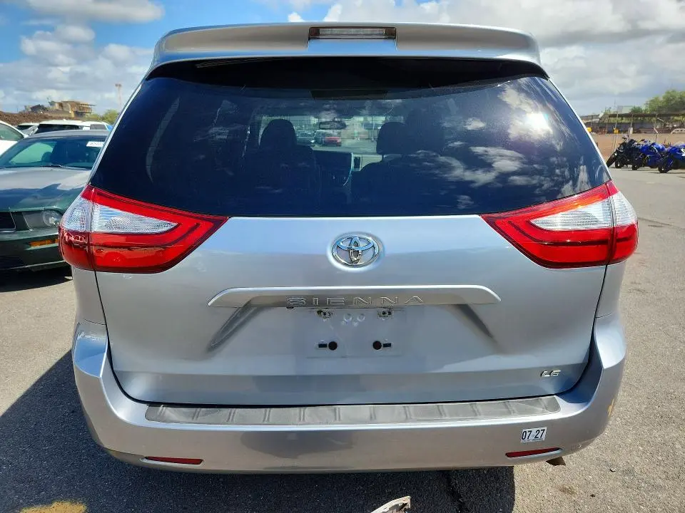 2015 TOYOTA SIENNA LE  
