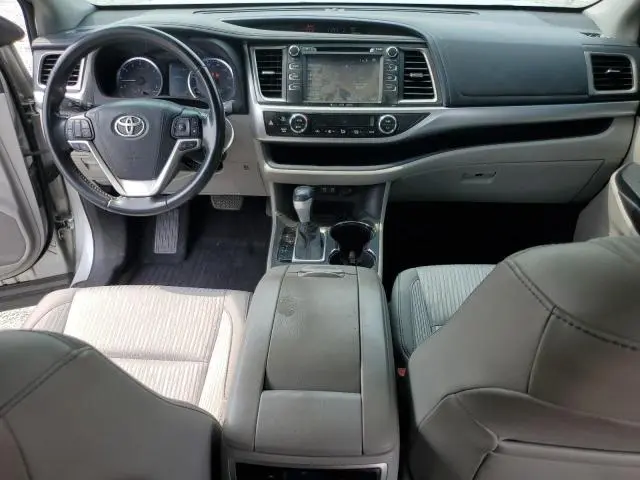 2017 TOYOTA HIGHLANDER LE PLUS  