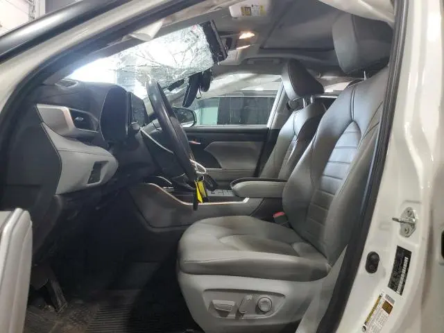 2021 TOYOTA HIGHLANDER XLE  