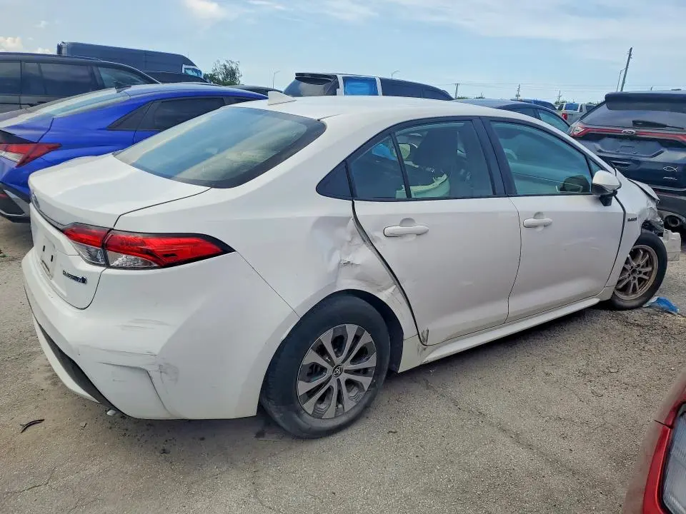 2021 TOYOTA COROLLA LE  