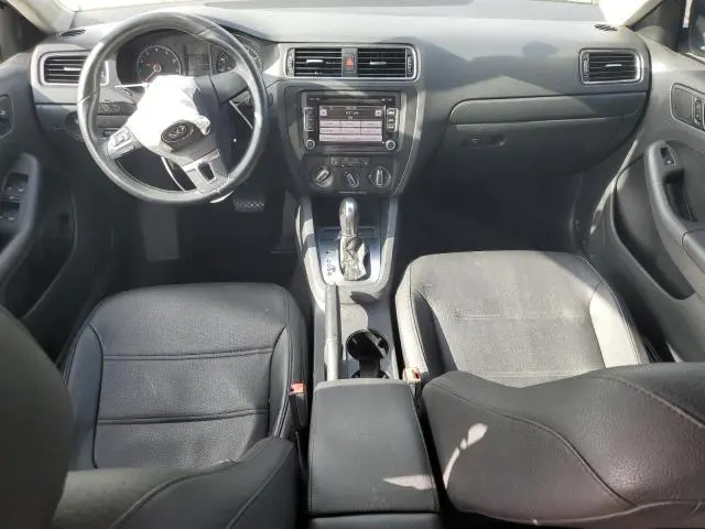 2011 VOLKSWAGEN JETTA SE  