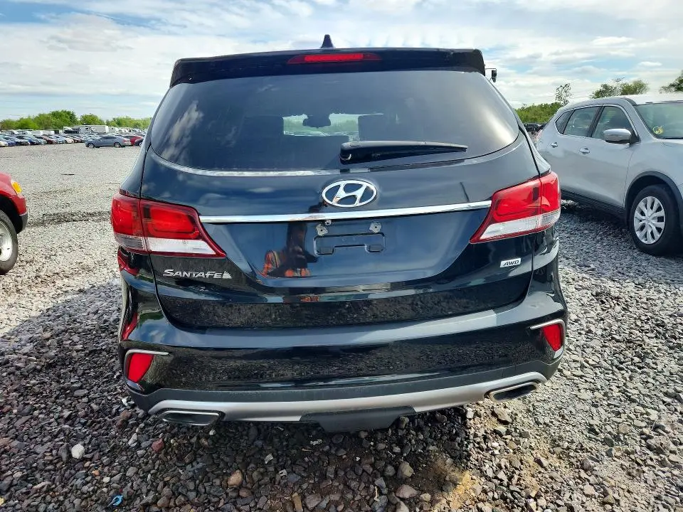 2018 HYUNDAI SANTA FE SE  