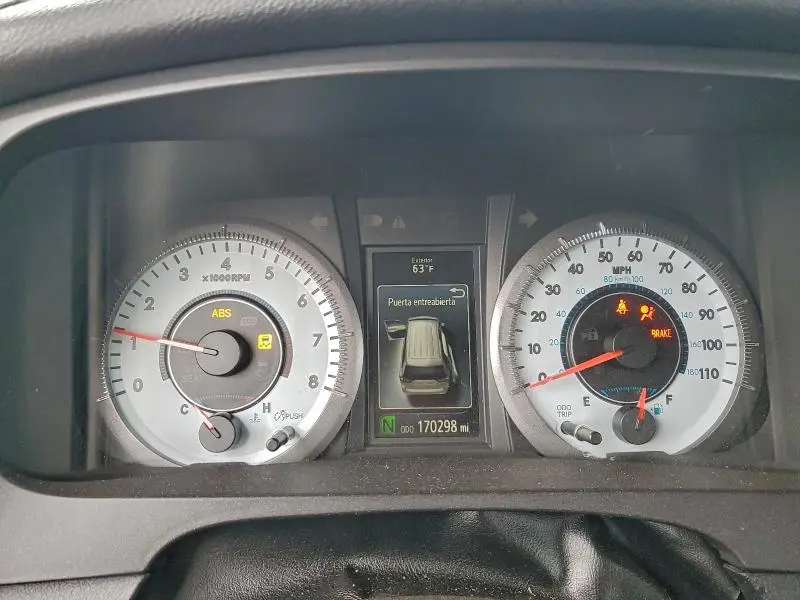 2016 TOYOTA SIENNA SE  