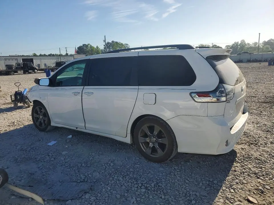 2017 TOYOTA SIENNA SE  