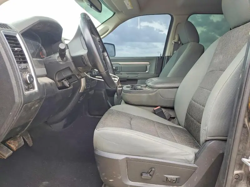 2016 RAM 1500 SLT  