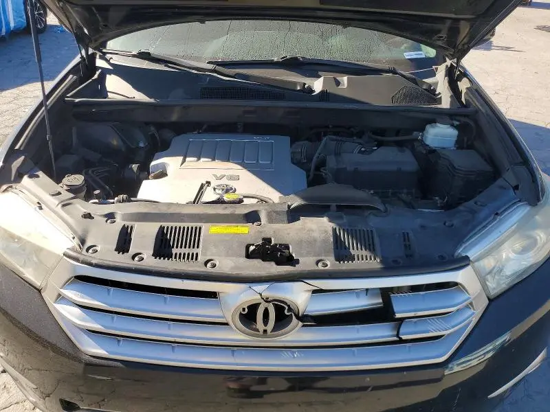 2012 TOYOTA HIGHLANDER SE  