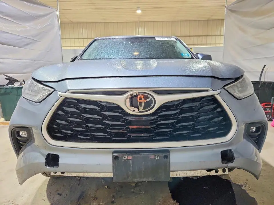 2020 TOYOTA HIGHLANDER LE  