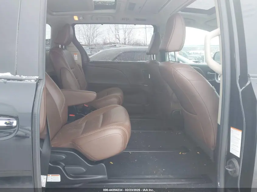 2019 TOYOTA SIENNA LIMITED PREMIUM 7 PASSENGER