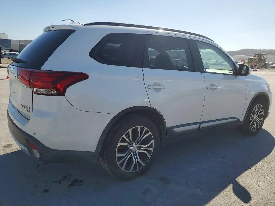 2016 MITSUBISHI OUTLANDER SE  