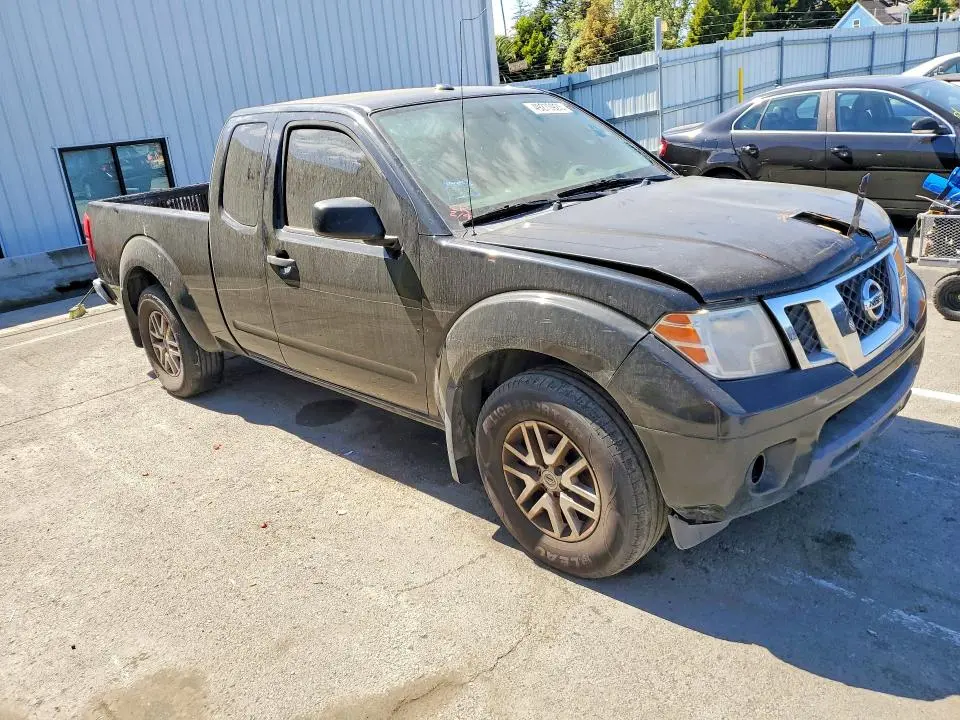 2017 NISSAN FRONTIER SV  