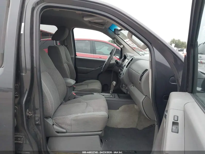 2015 NISSAN FRONTIER SV