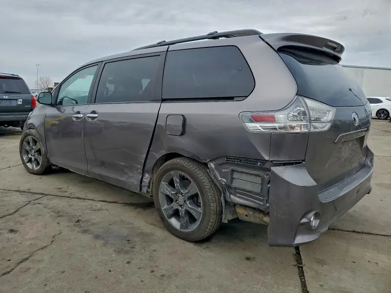 2016 TOYOTA SIENNA SE  