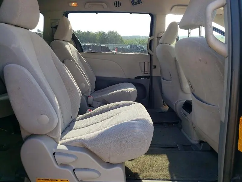 2013 TOYOTA SIENNA LE 7-PASSENGER  