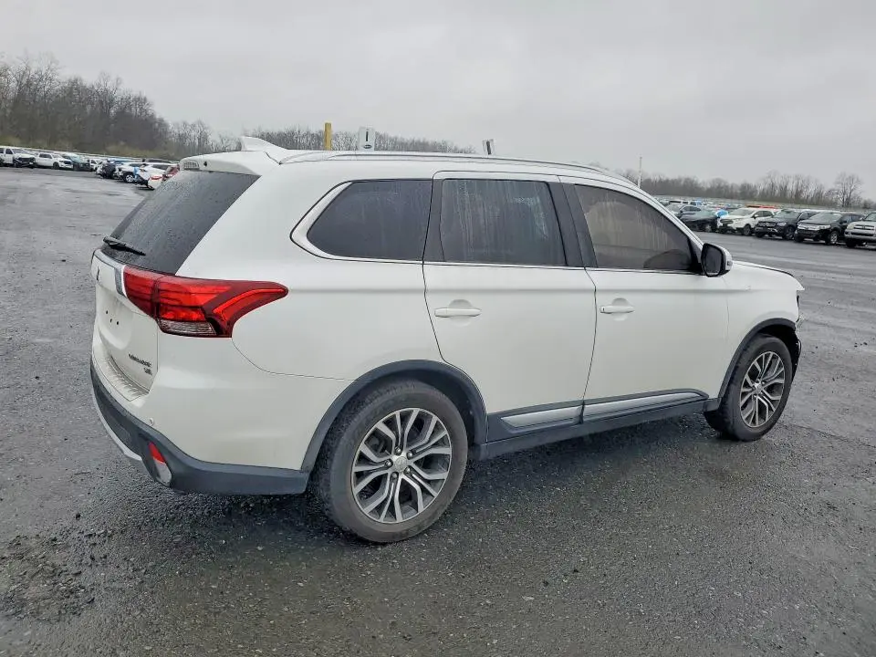 2018 MITSUBISHI OUTLANDER SE  