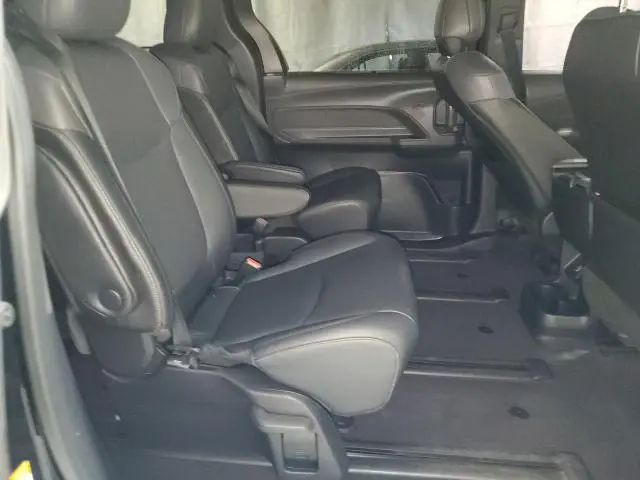 2022 TOYOTA SIENNA XLE