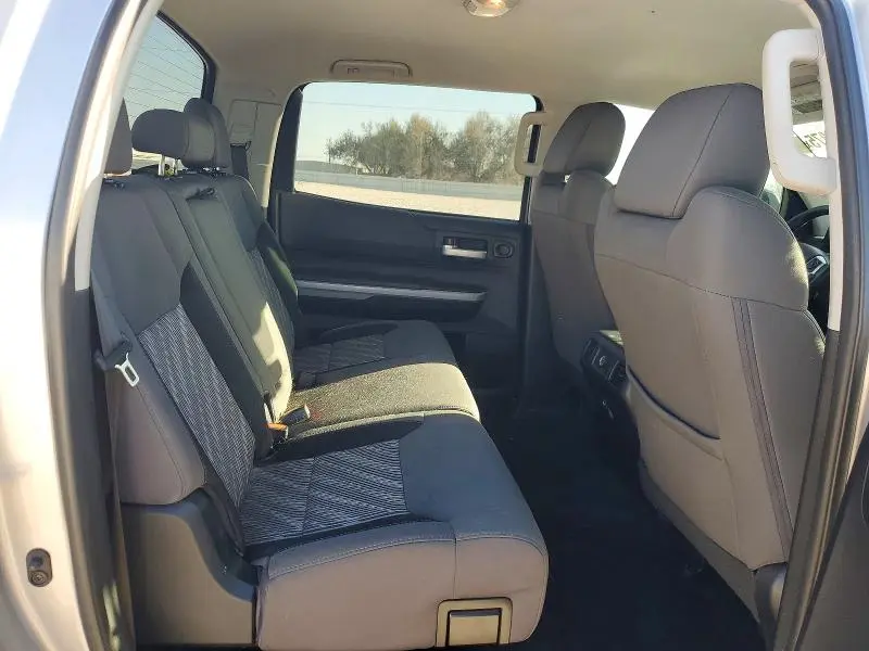 2018 TOYOTA TUNDRA SR5  