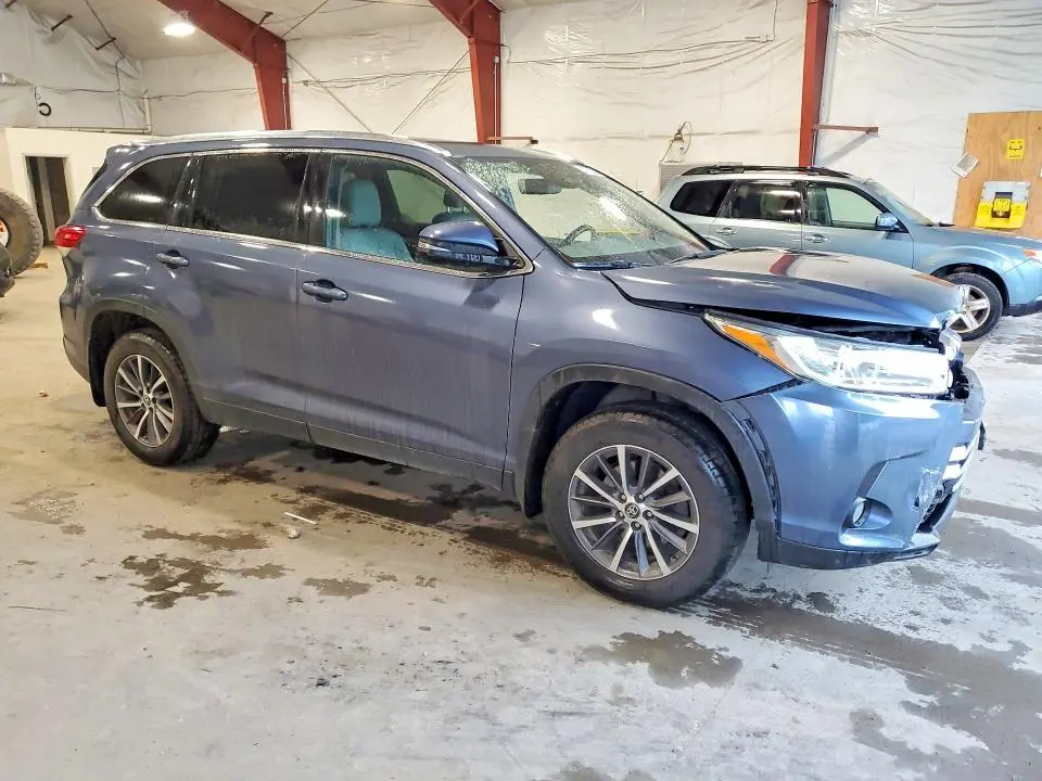 2019 TOYOTA HIGHLANDER XLE  