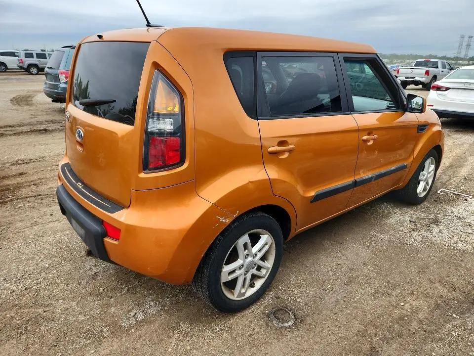 2011 KIA SOUL +  