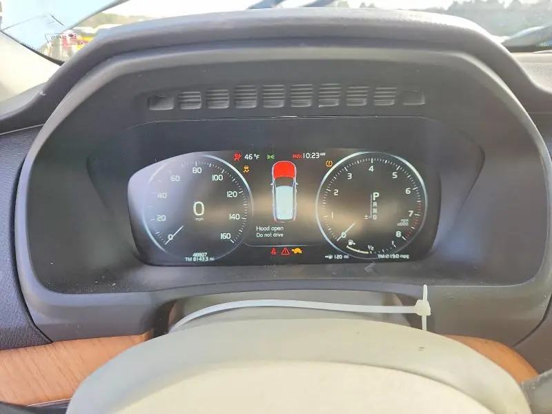 2022 VOLVO XC90 T6 MOMENTUM  