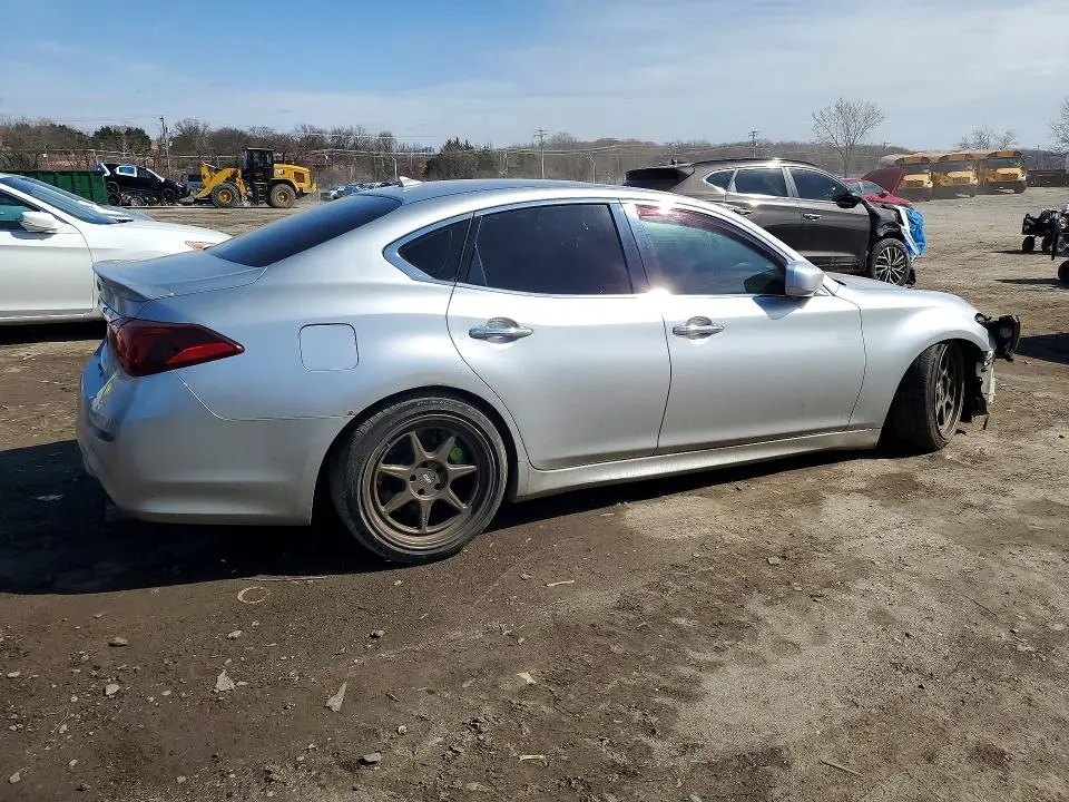 2011 INFINITI M37 X  