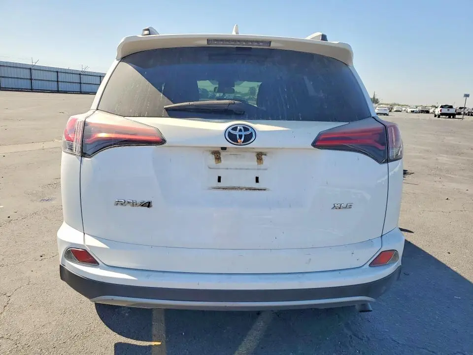2018 TOYOTA RAV4 XLE  