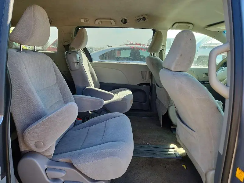2012 TOYOTA SIENNA LE 8-PASSENGER  