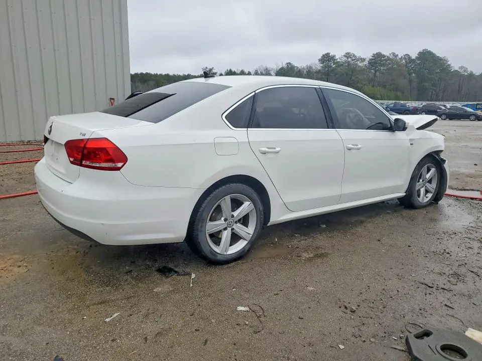 2015 VOLKSWAGEN PASSAT S  