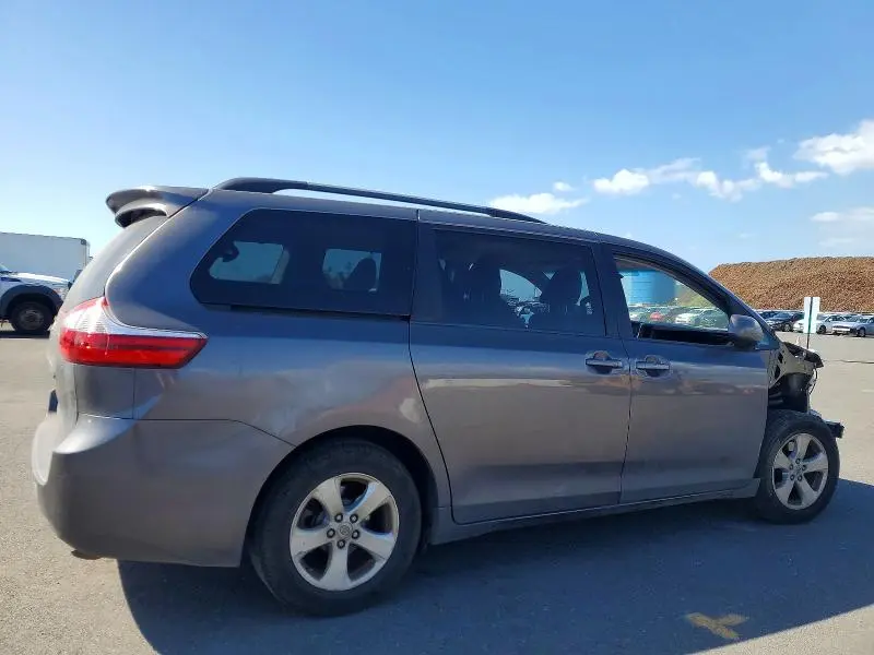 2017 TOYOTA SIENNA LE  