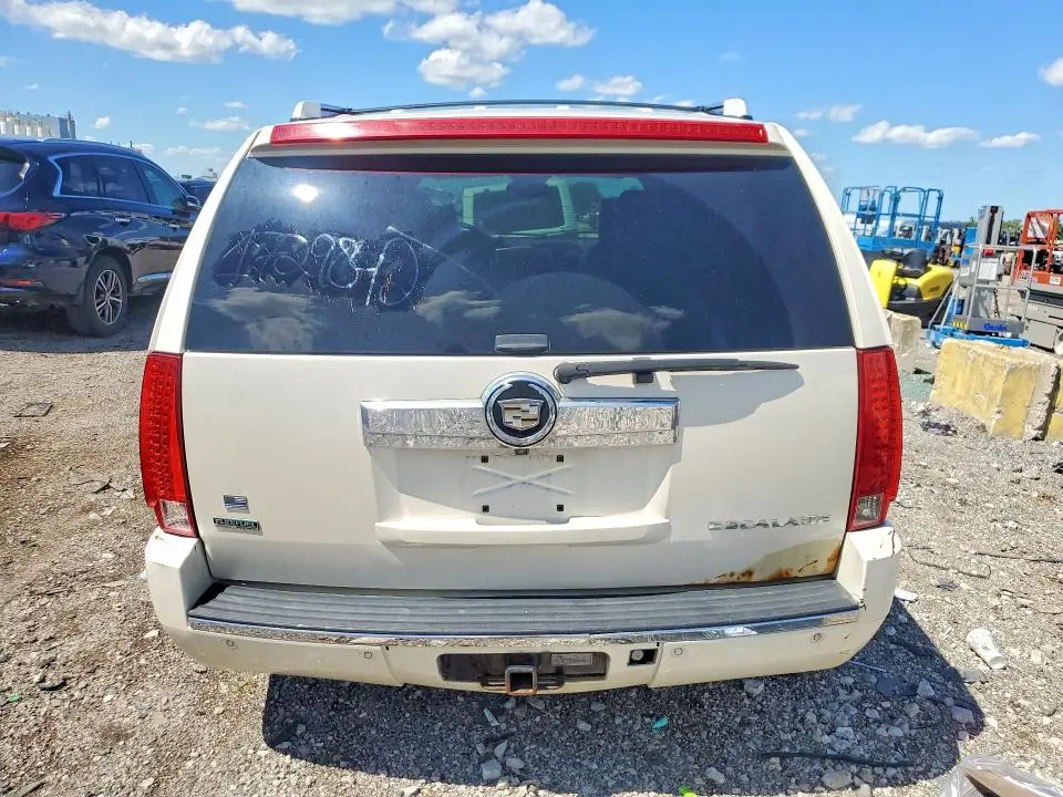 2011 CADILLAC ESCALADE   
