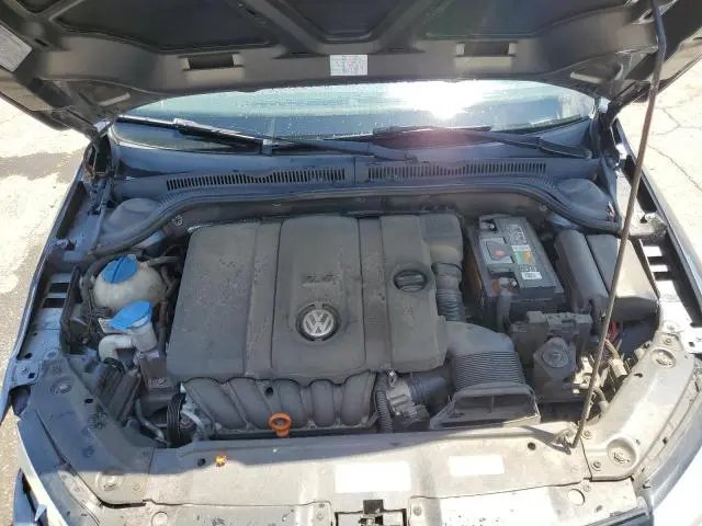 2013 VOLKSWAGEN JETTA SE  