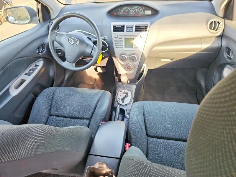 2010 TOYOTA YARIS BASE  