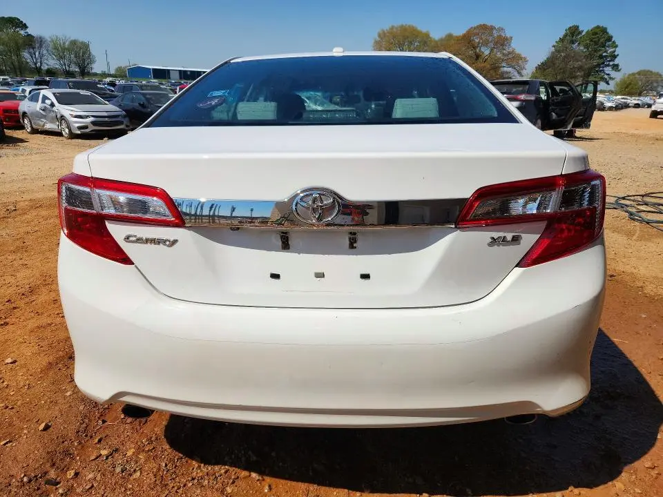2014 TOYOTA CAMRY XLE V6  