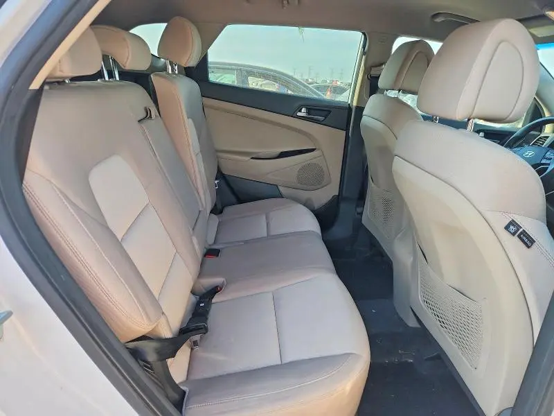 2016 HYUNDAI TUCSON SE  