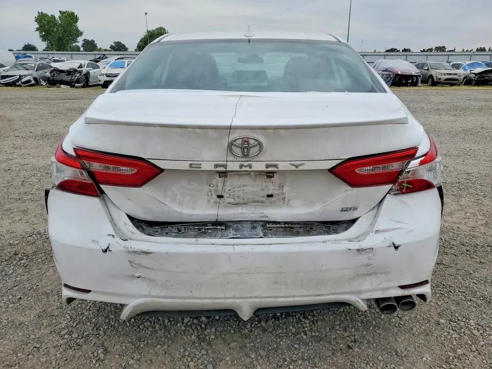 2020 TOYOTA CAMRY SE  