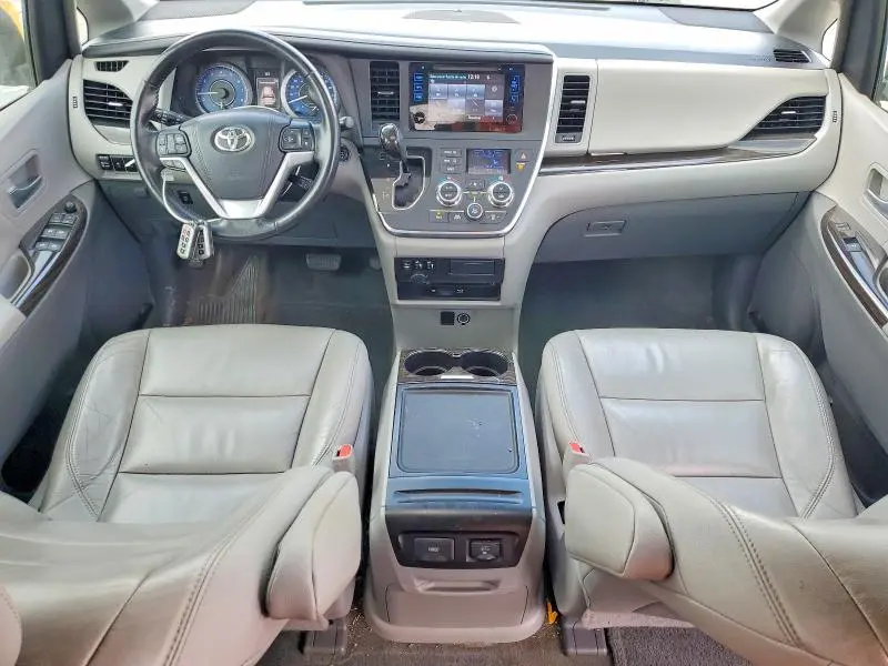 2016 TOYOTA SIENNA XLE PREMIUM 8-PASSENGER  