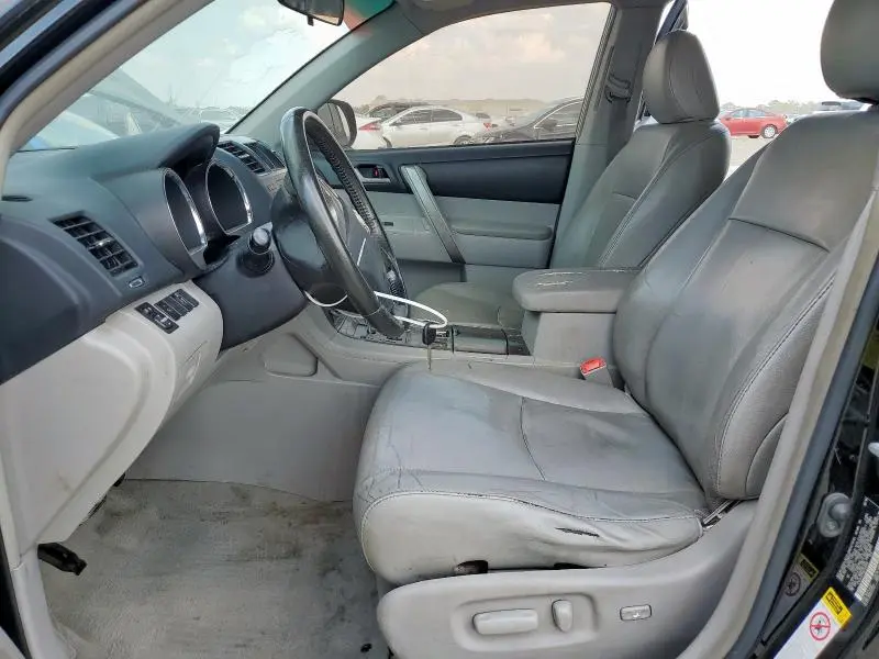 2010 TOYOTA HIGHLANDER SE  