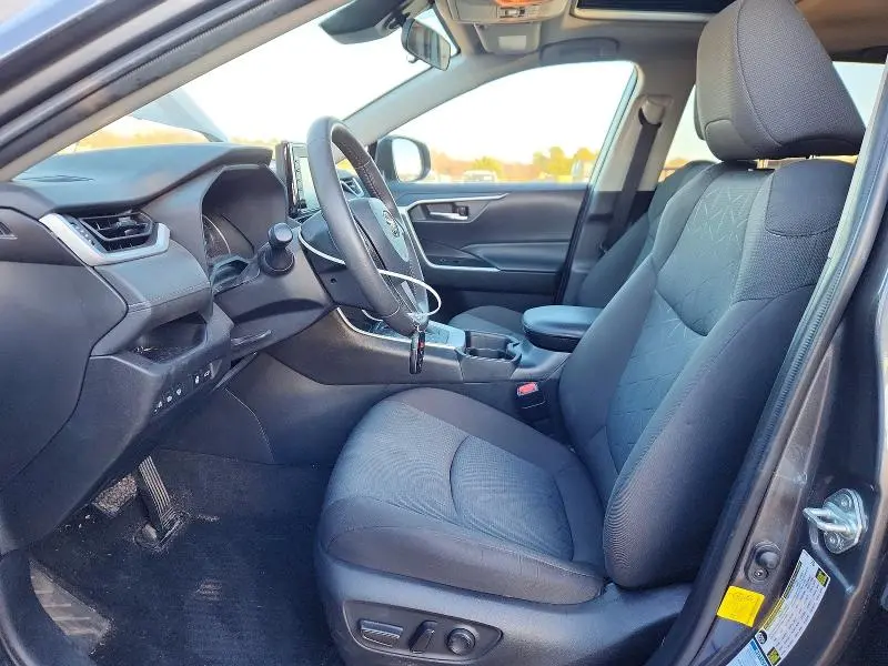 2021 TOYOTA RAV4 XLE  