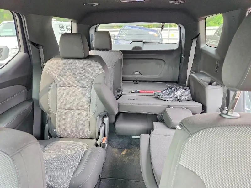2023 CHEVROLET TRAVERSE LT  