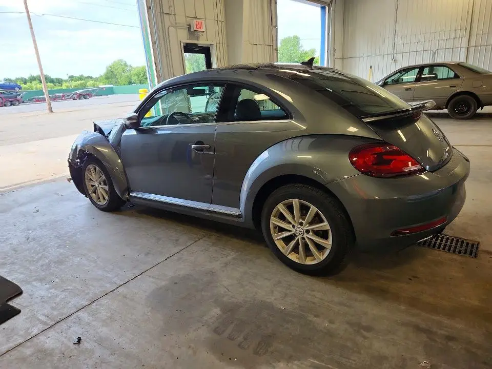 2018 VOLKSWAGEN BEETLE SE  