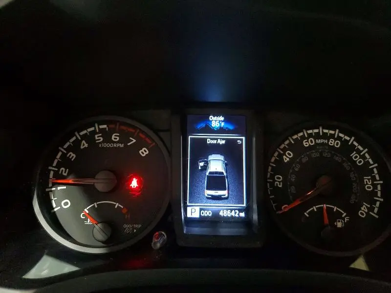 2022 TOYOTA TACOMA SR  
