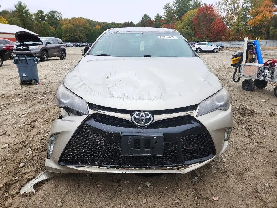 2017 TOYOTA CAMRY SE  