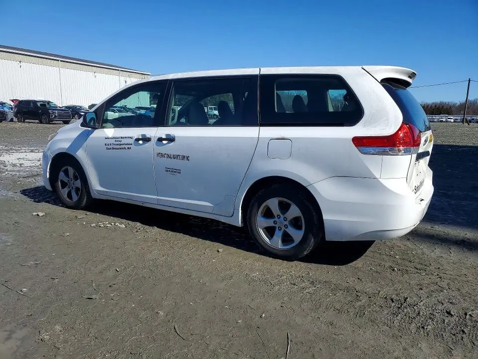 2014 TOYOTA SIENNA L 7-PASSENGER  