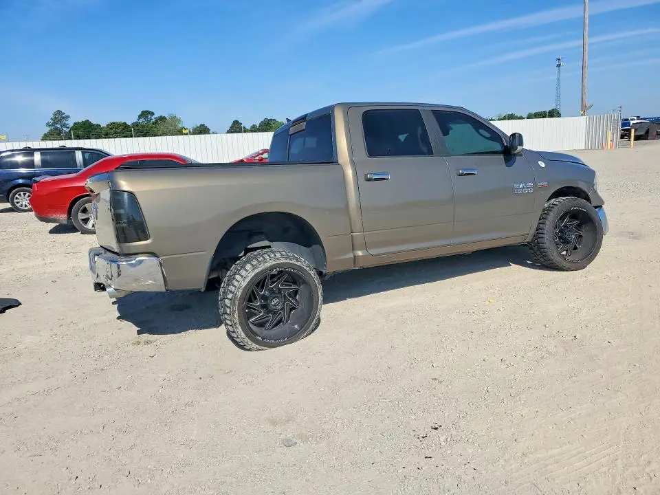 2015 RAM 1500 SLT  