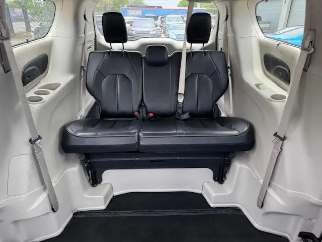 2019 CHRYSLER PACIFICA LIMITED  