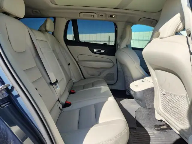 2021 VOLVO V60 CROSS COUNTRY T5 MOMENTUM  