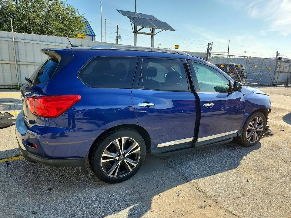 2017 NISSAN PATHFINDER PLATINUM  