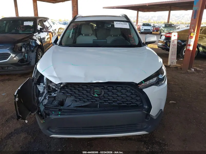 2022 TOYOTA COROLLA CROSS LE