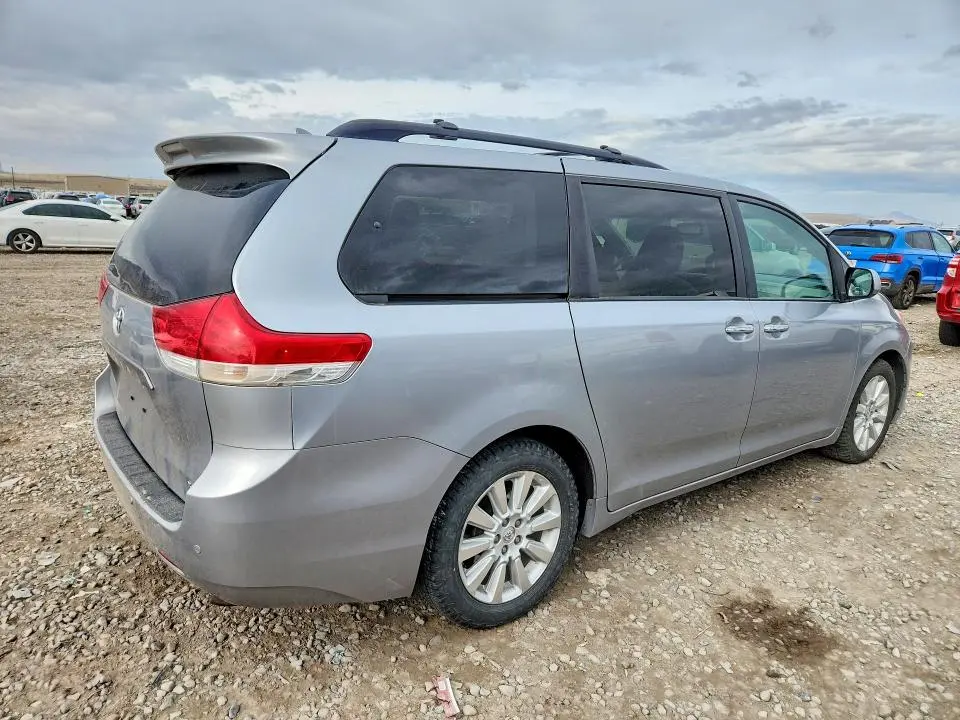 2014 TOYOTA SIENNA XLE  